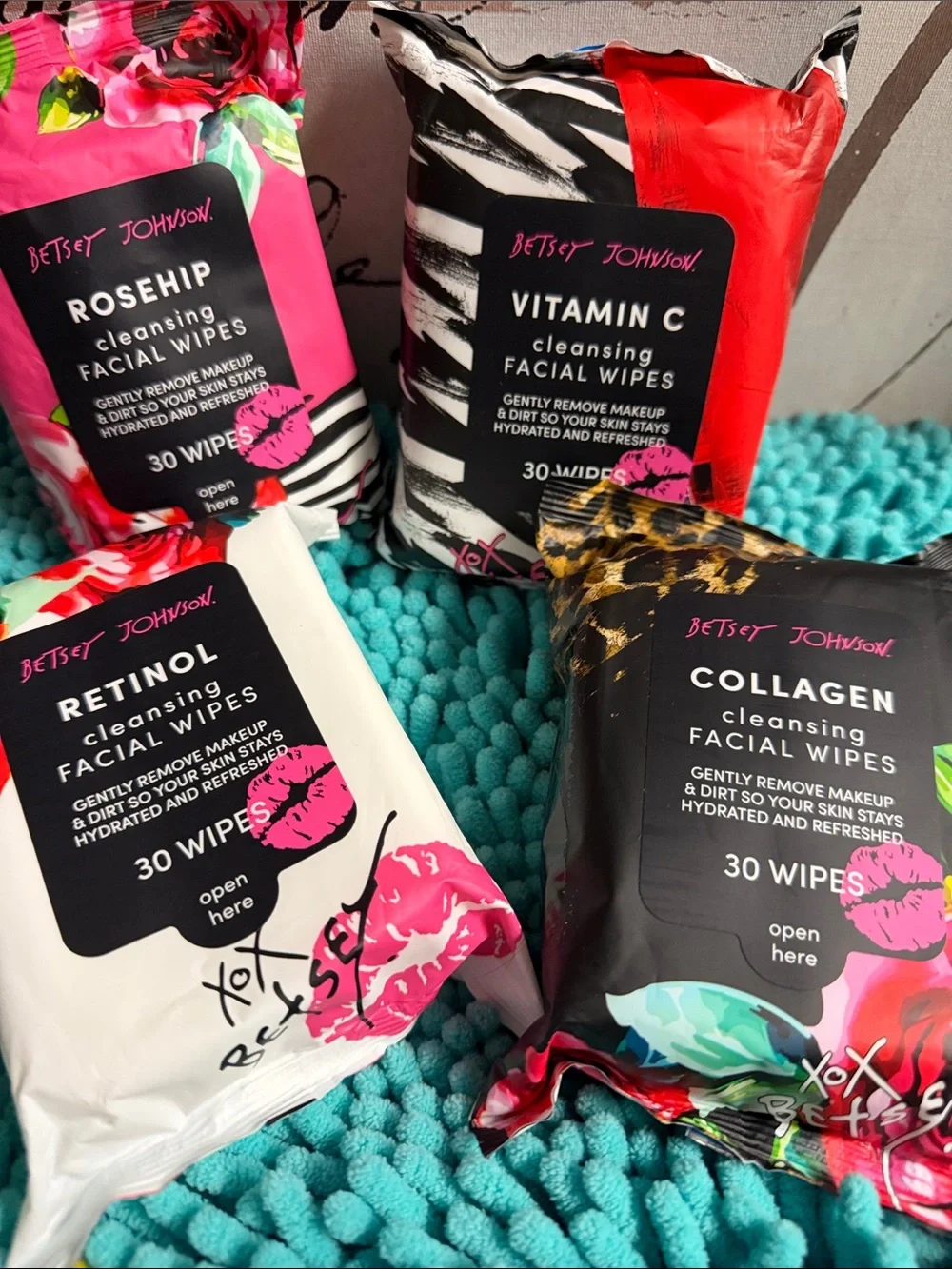 ❣️5/$25❣️Betsey Johnson - choose one Facial Wipes - 🆕
